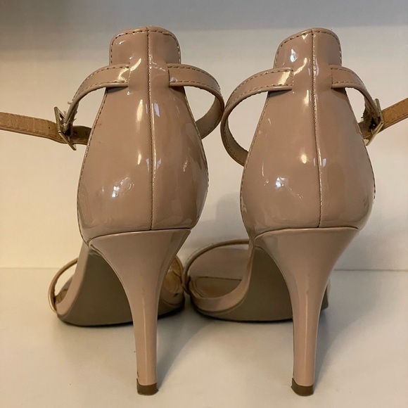 Heel - Picture 4 of 4